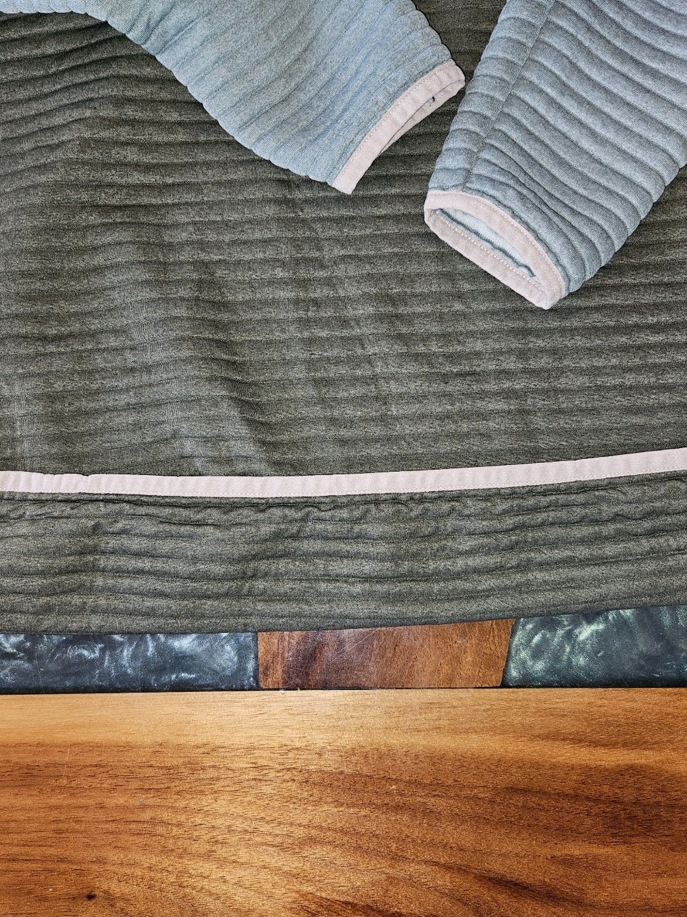 L.L. Bean Ribbed Pullover Two tone - Picture 6 of 6